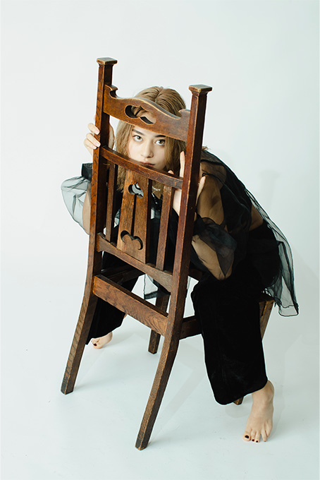 スタイリッシュなアーティスト写真